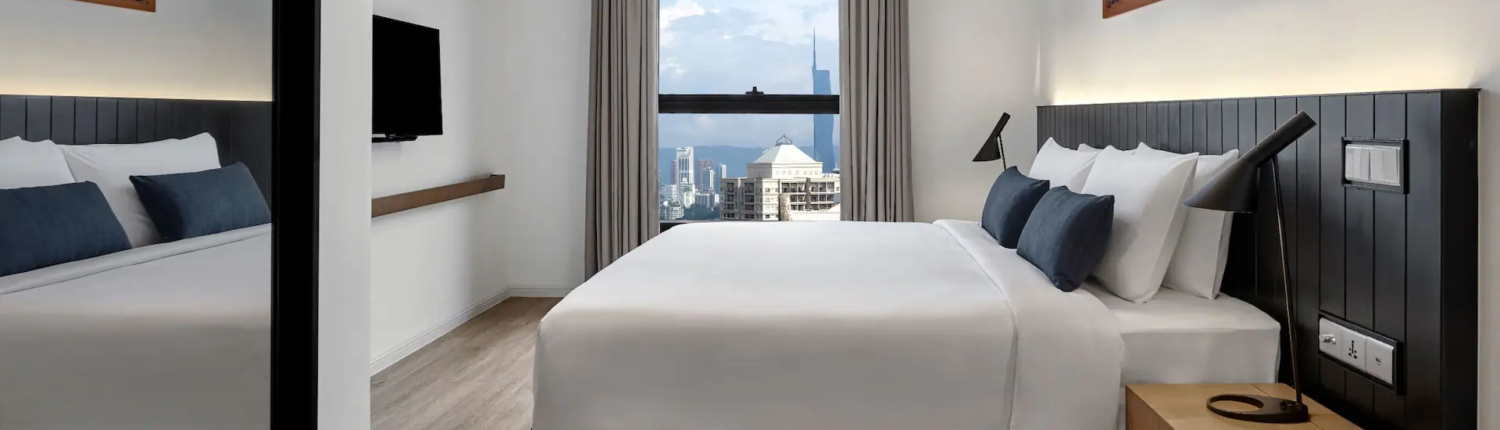 KULXK-P0075-King-Bedroom-View.16x9